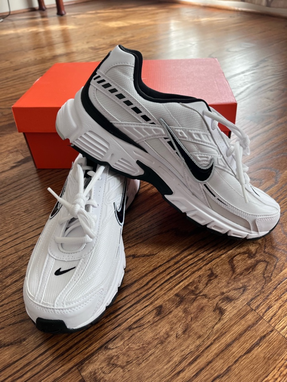 NIB Nike Initiator White and Black Men's Athletic Sneakers Size 10